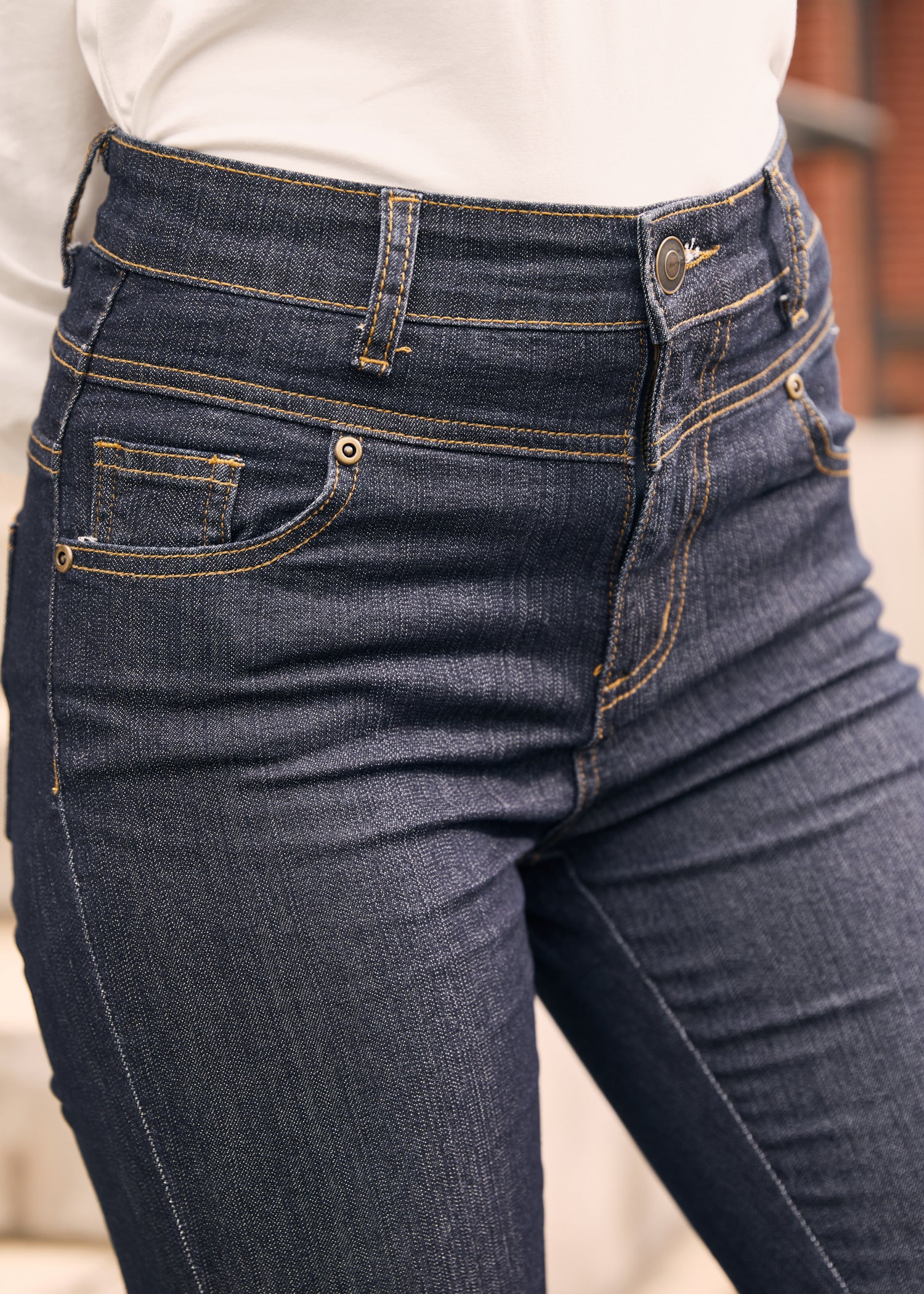 Karaoke Seamstress Buttoned Skinny Jeans - Image 4