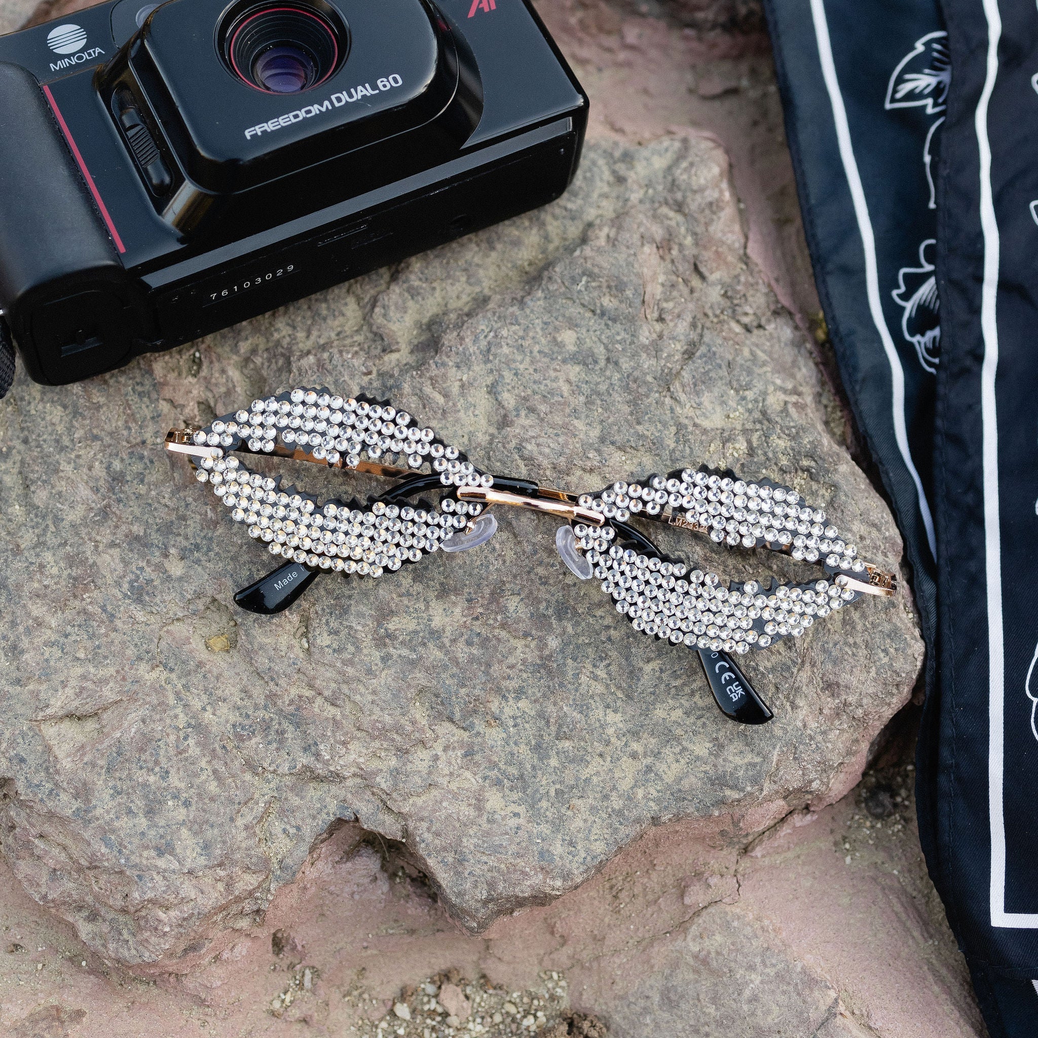KISS ME Lip Frames - Image 5