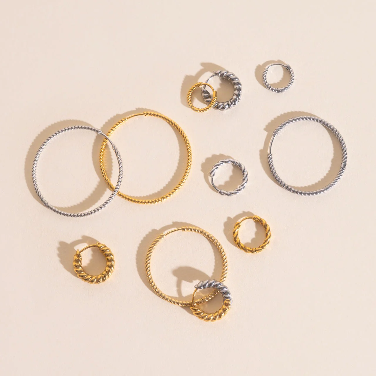 Lasso Rope Rounded Huggie Hoop Earrings - Image 19