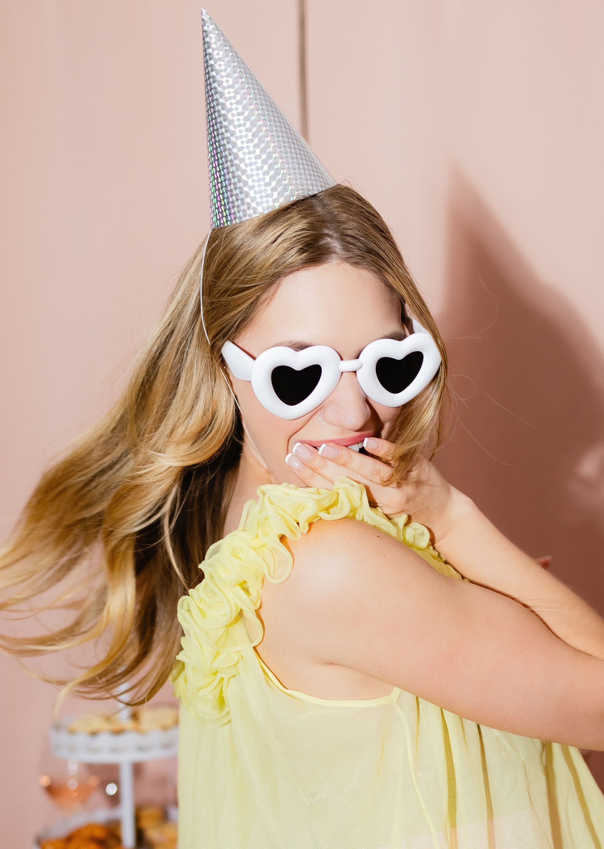 LOVE BUBBLES Sunglasses - Pink or White - Image 4