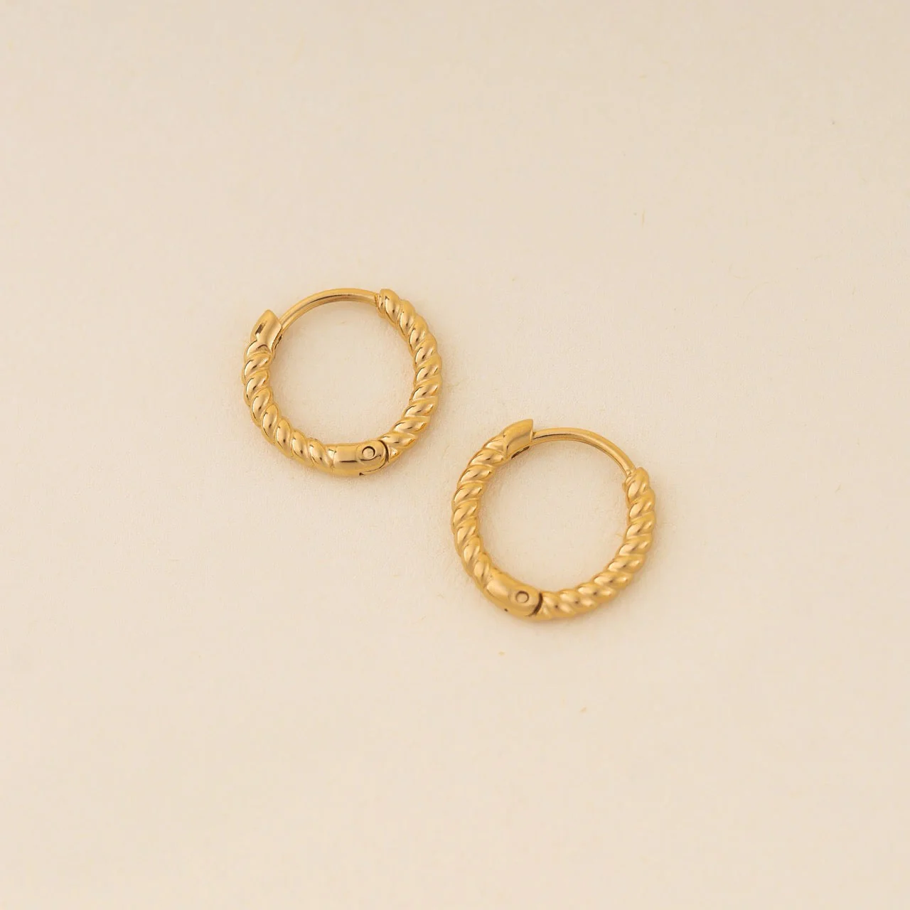 Rope Rounded Huggie Hoop Earrings - Image 5
