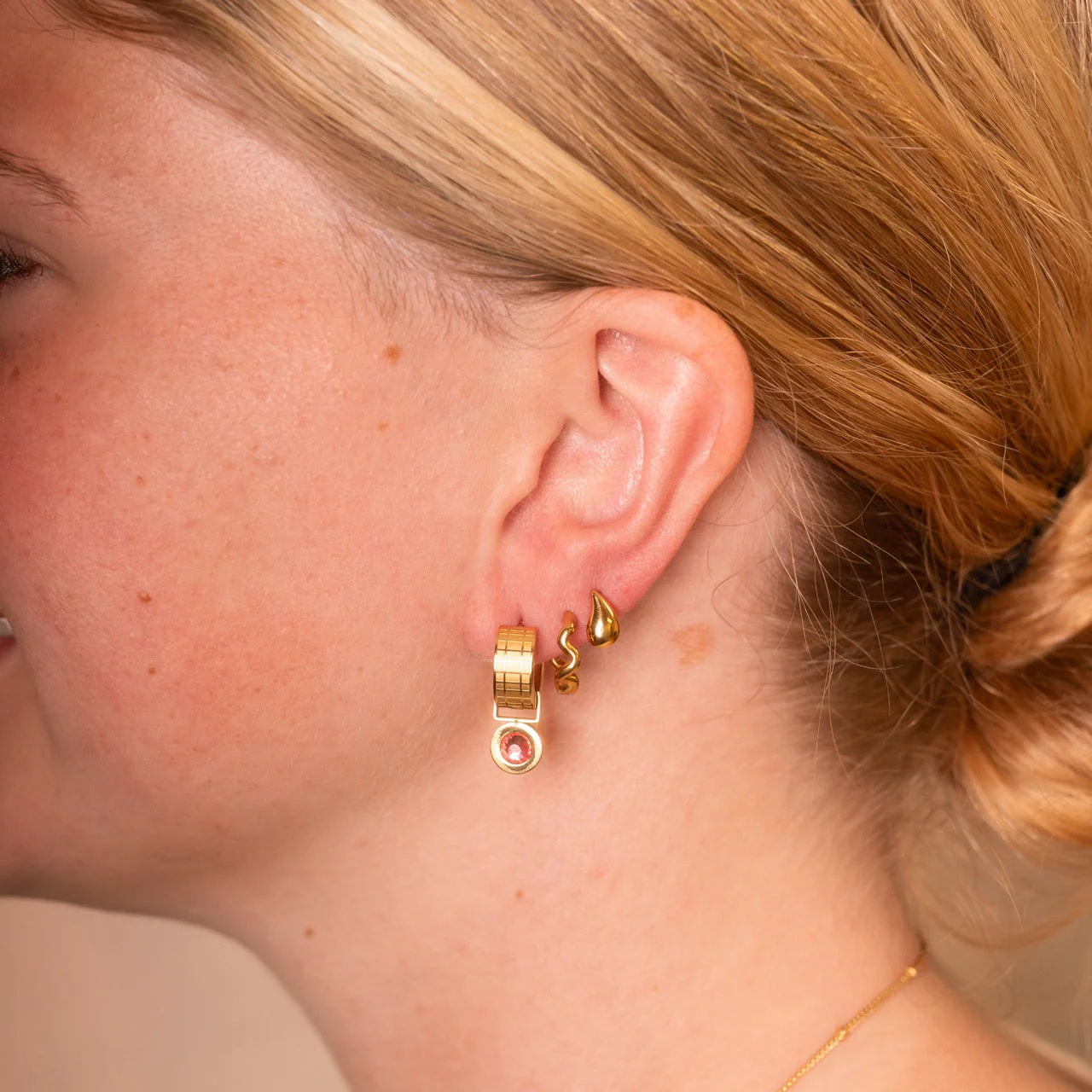Squiggly Rounded Huggie Hoop Earrings - Image 2