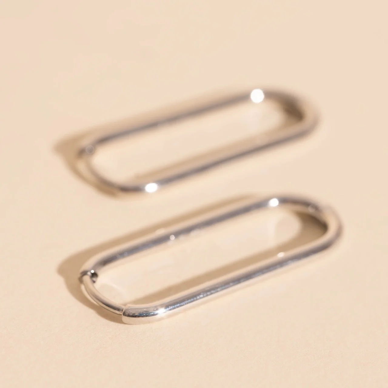 Thinny Rectangle Rounded Huggie Hoop Earrings - Image 7