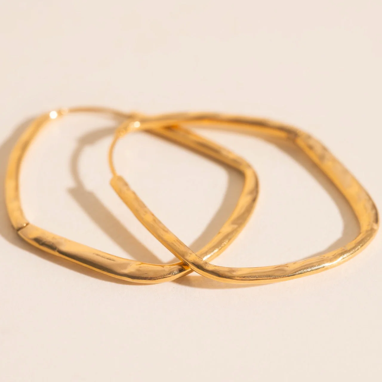Titanium Hammered Oblong Huggie Hoop Earrings - Image 4