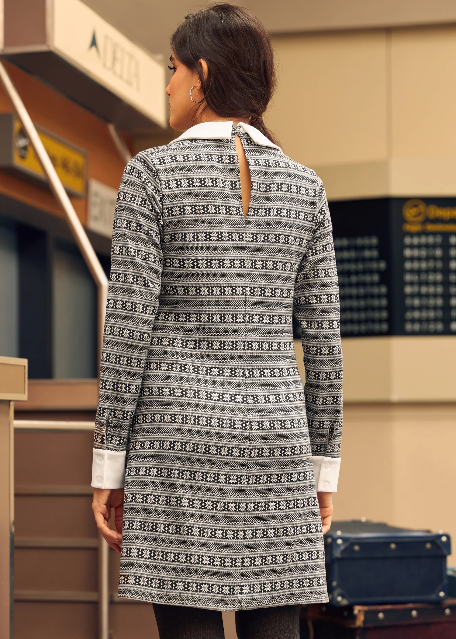 Transitional Timepiece Contrast Collar Shift Dress - Image 3